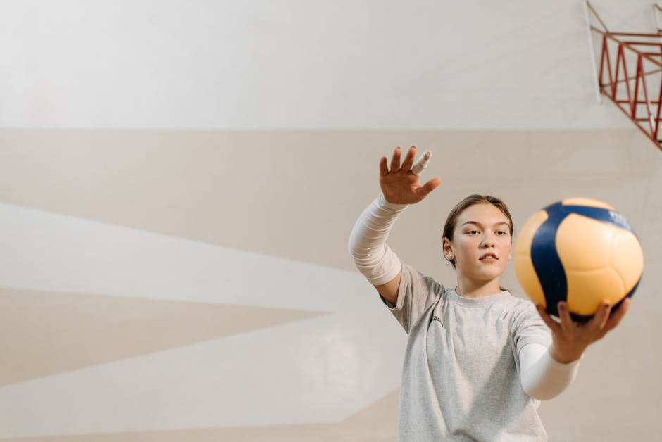 stop-dropping-the-ball-with-these-beginner-volleyball-drills-image volleyball drills for beginners