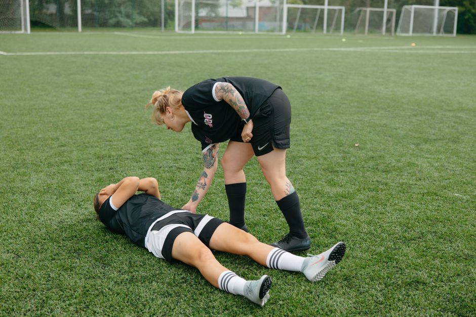 hurts-so-good-a-modern-guide-to-athlete-pain-management-image athlete pain management recovery sideline